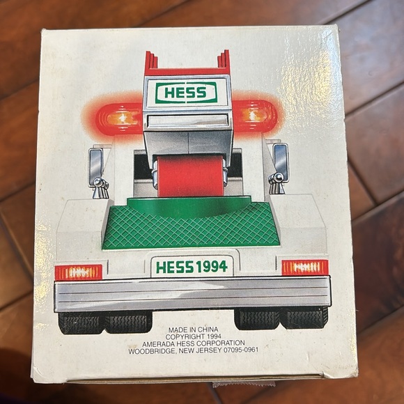 NEW (VTG) 1994 30th Anniversary HESS Trucks Rescue Truck - Picture 4 of 5